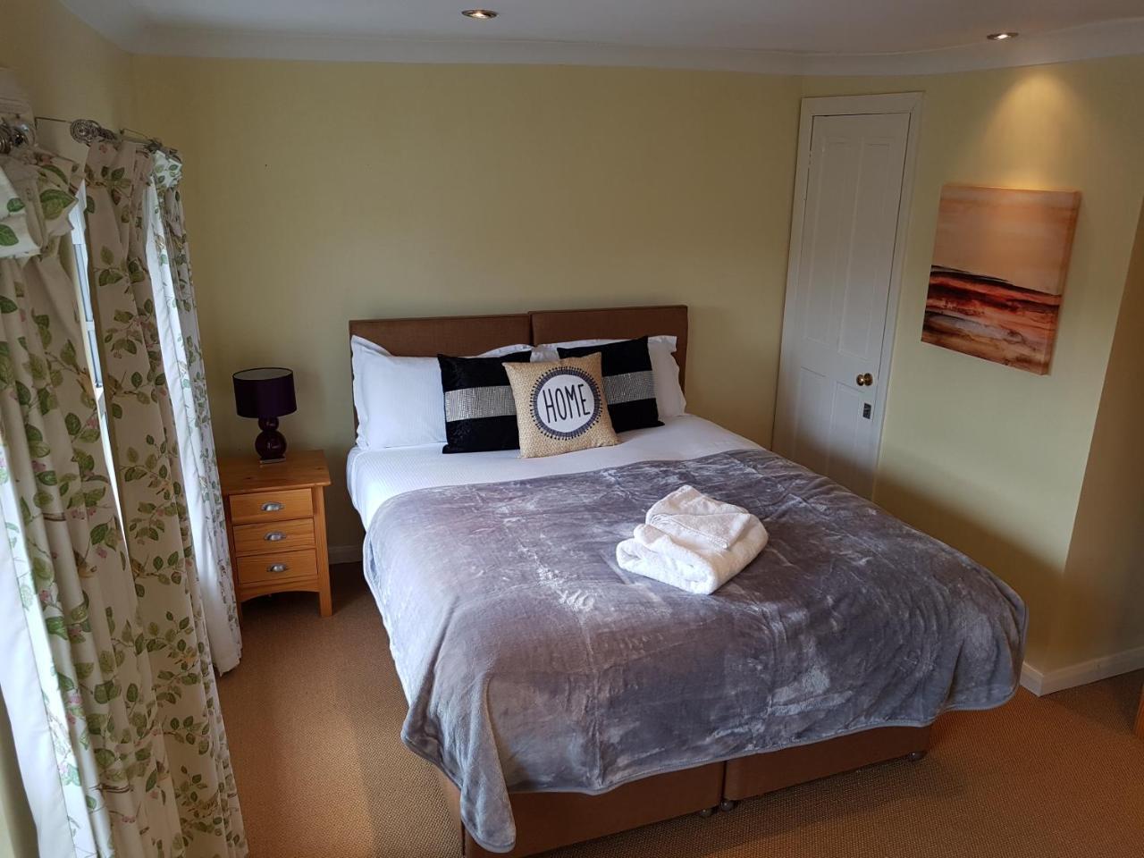 Ferienwohnung Slough Centre Townhouse With Driveway Parking For Up To Two Cars Exterior foto